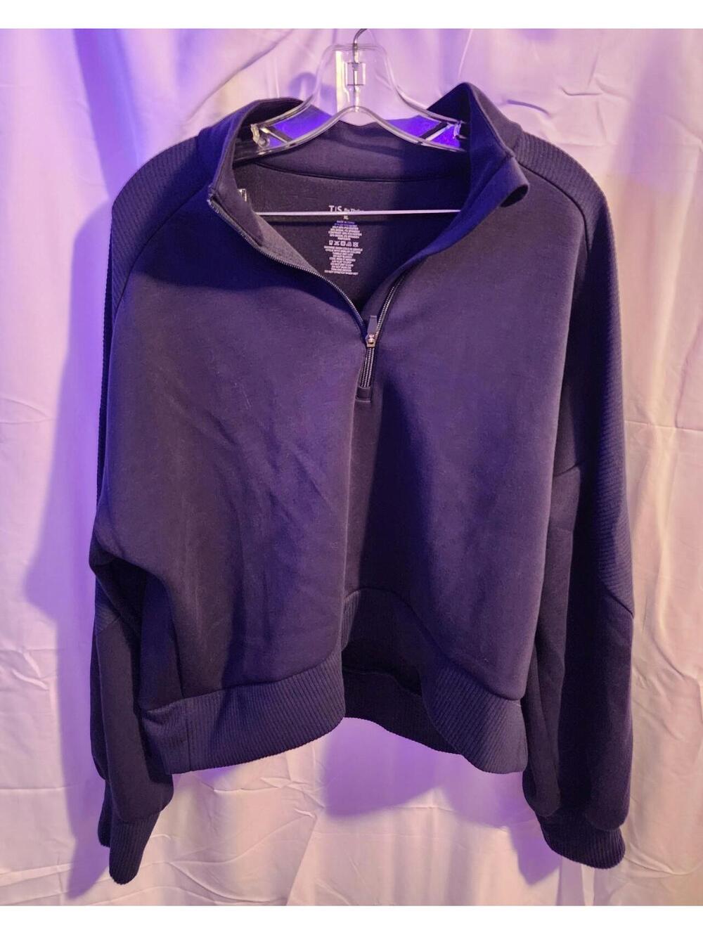 T/S by Thrive Navy blue quarter zip sweatshirt. Womens Size XL in excellent cond